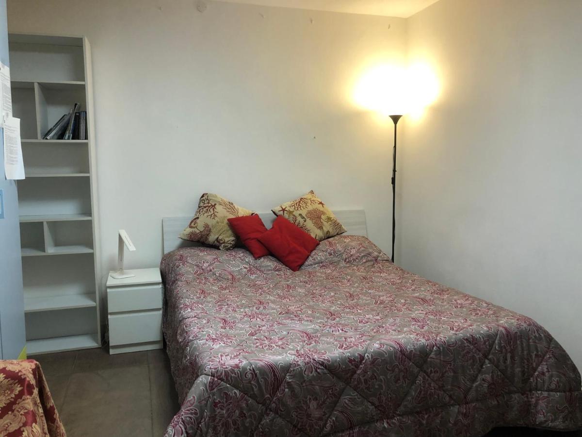 Arenada Private Rooms And Apartment Sud كالياري المظهر الخارجي الصورة
