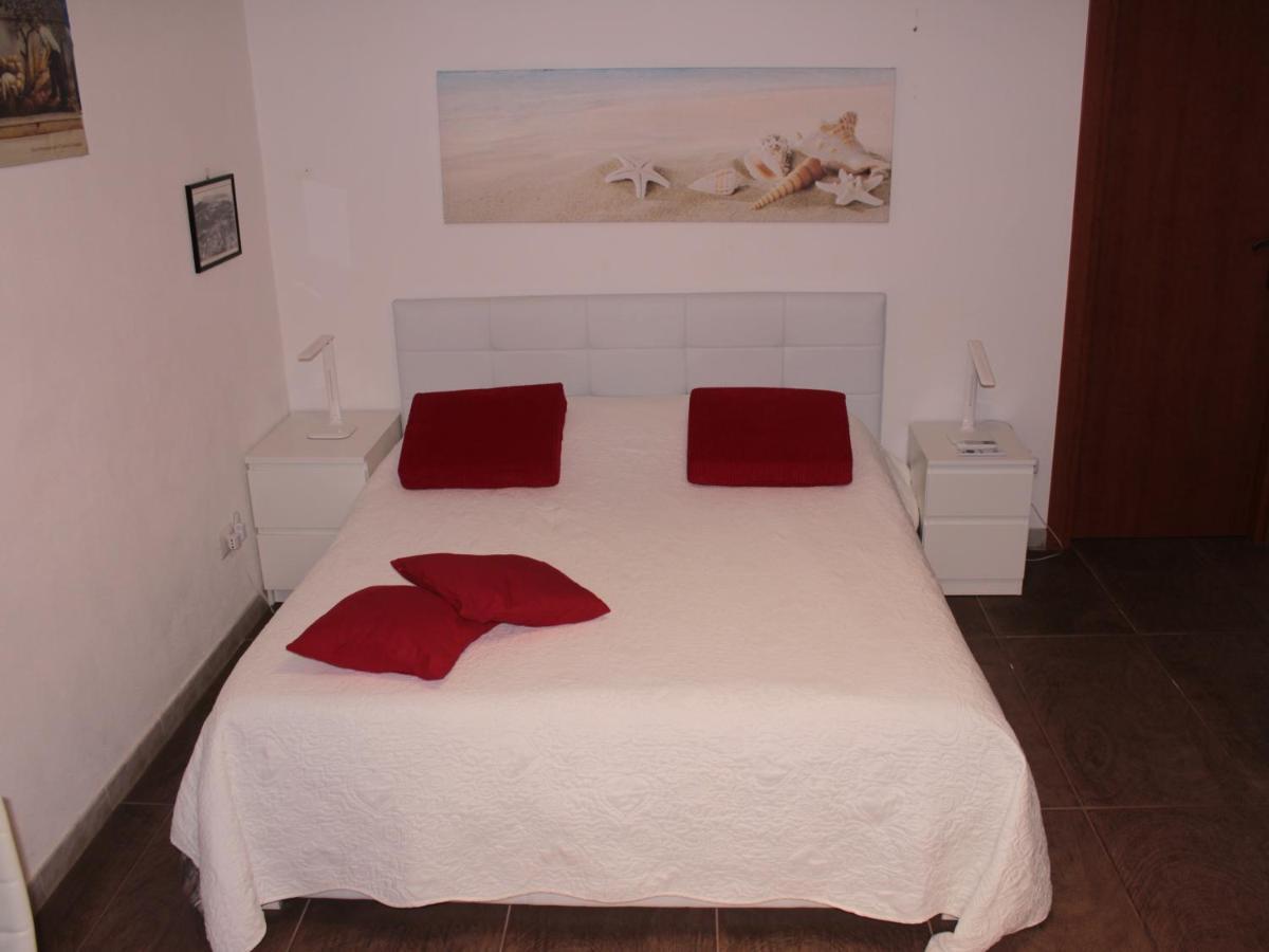 Arenada Private Rooms And Apartment Sud كالياري المظهر الخارجي الصورة