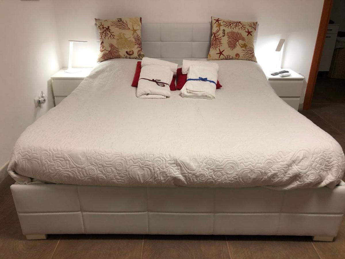 Arenada Private Rooms And Apartment Sud كالياري المظهر الخارجي الصورة